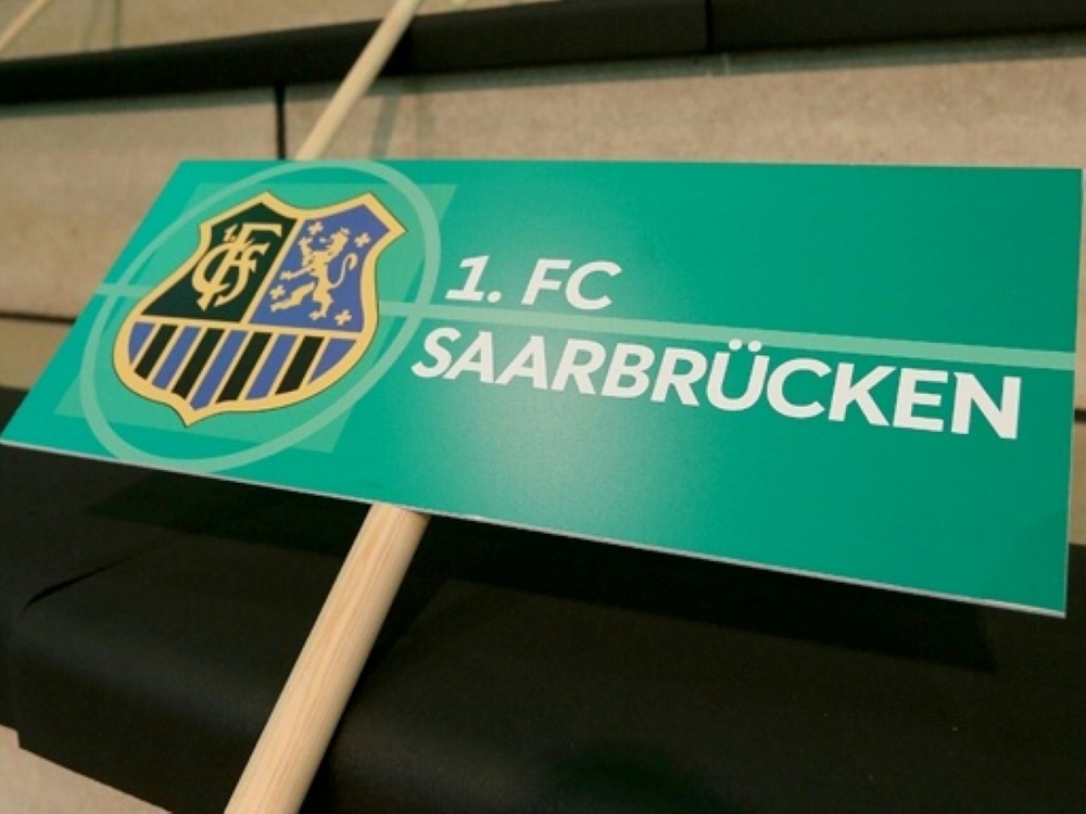 Der 1. FC Saarbrücken steigt in Liga drei auf. ©AFP