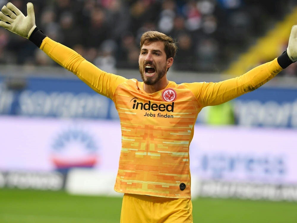 Kevin Trapp nimmt SGE-Trainer Hütter in Schutz. ©AFP