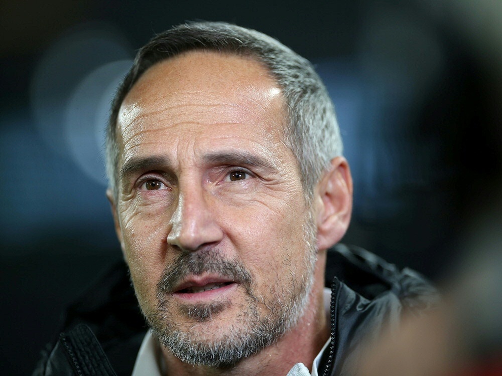 Adi Hütter glaubt an den Klassenerhalt der Eintracht. ©AFP