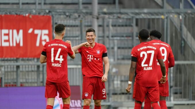Die Bayern schlagen Frankfurt in einer munteren Partie. ©AFP