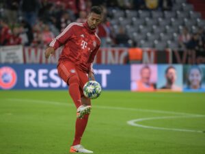 Boateng verteidigt Fußball-Profis – und denkt an Zukunft beim FC Bayern Jerome Boateng stellt sich schützend vor seine Kollegen. ©AFP