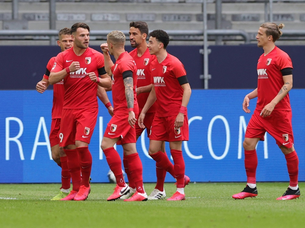Der FC Augsburg gewinnt auf Schalke mit 3:0. ©AFP