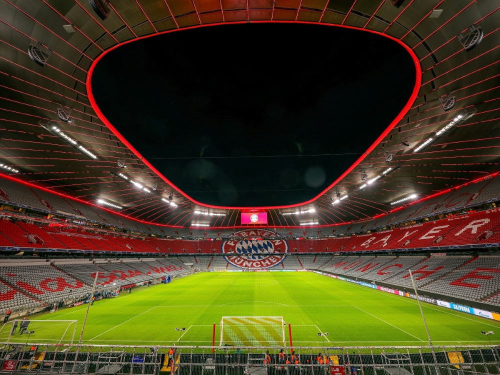 Uli Hoeneß würdigt die Allianz Arena als Meilenstein. ©AFP
