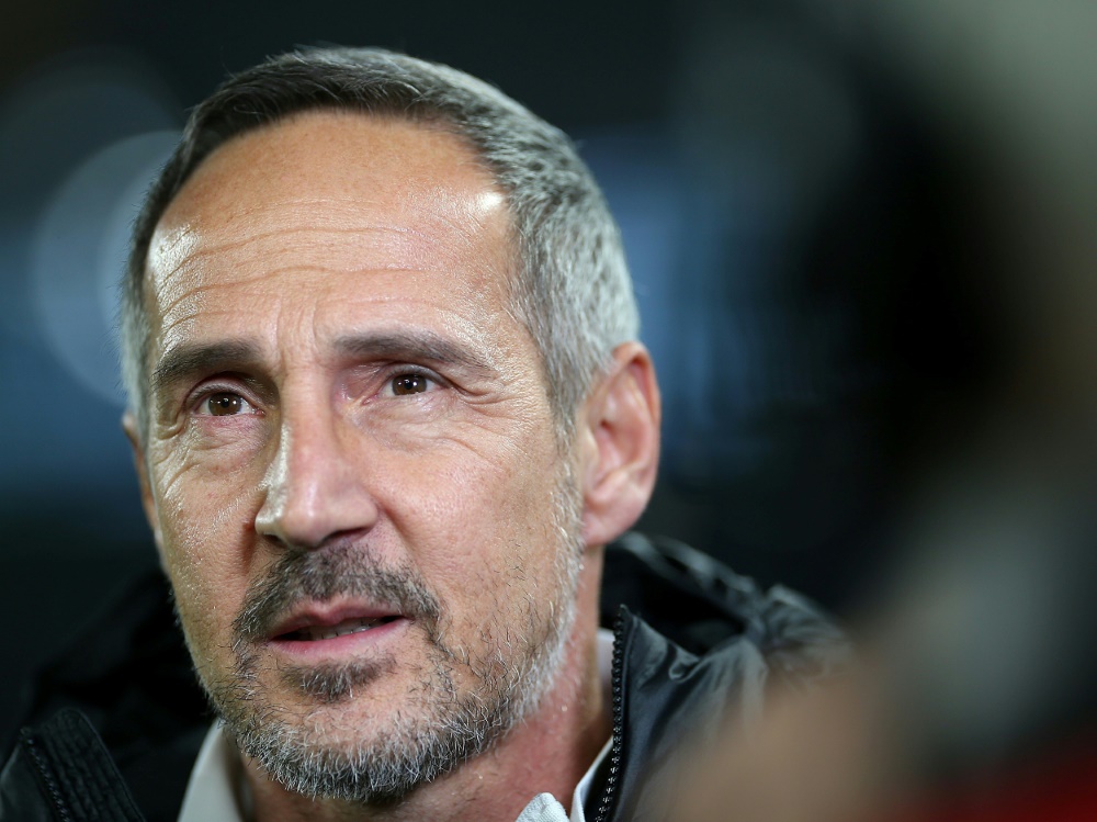 Adi Hütter will in Bremen dreifach punkten. ©PIXATHLON/SID