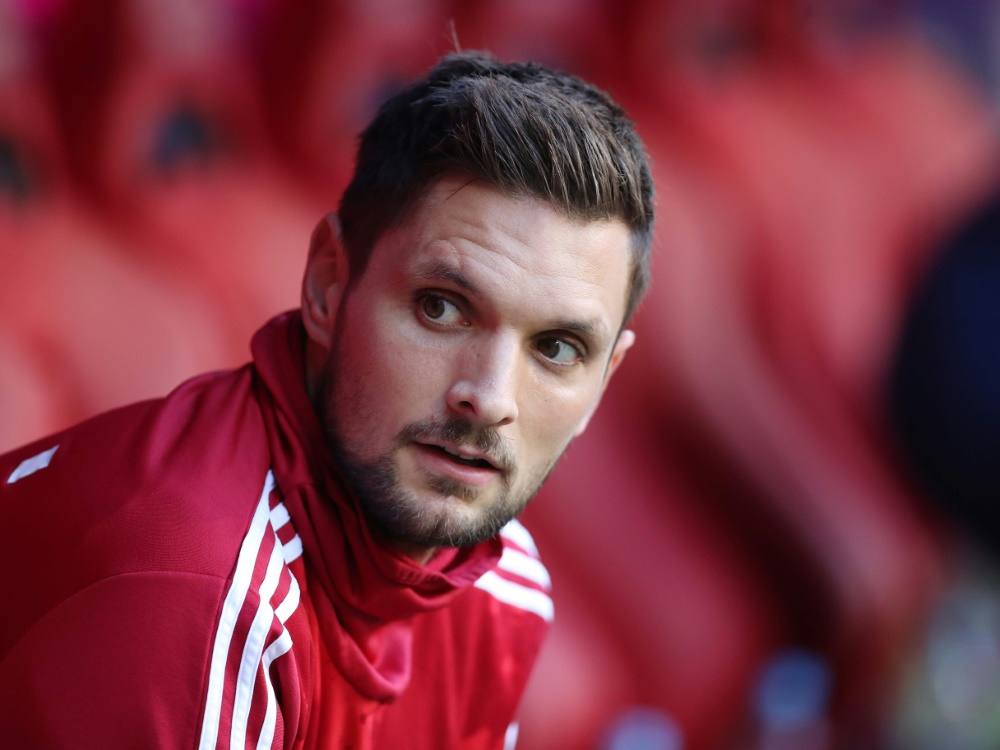 Sven Ulreich schaut sich nach Alternativen um. ©firo Sportphoto/SID firo Sportphoto/Marcel Engelbrec
