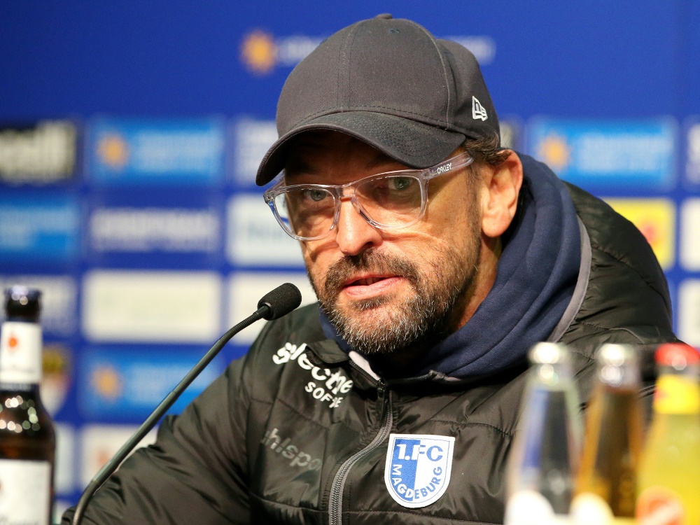 Erleichterung beim FCM-Trainer Claus-Dieter Wollitz. ©firo Sportphoto/SID firo Sportphoto / Volker Nagraszus