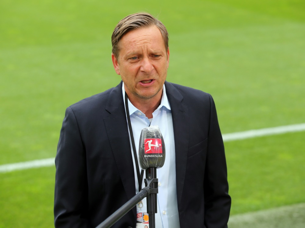 Horst Heldt spricht über Schwächephase nach BL-Restart. ©FIRO/SID