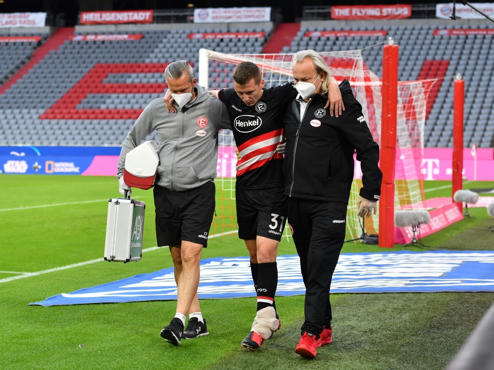 Marcel Sobottka (m.) verletzte sich gegen die Bayern. ©FIRO/SID