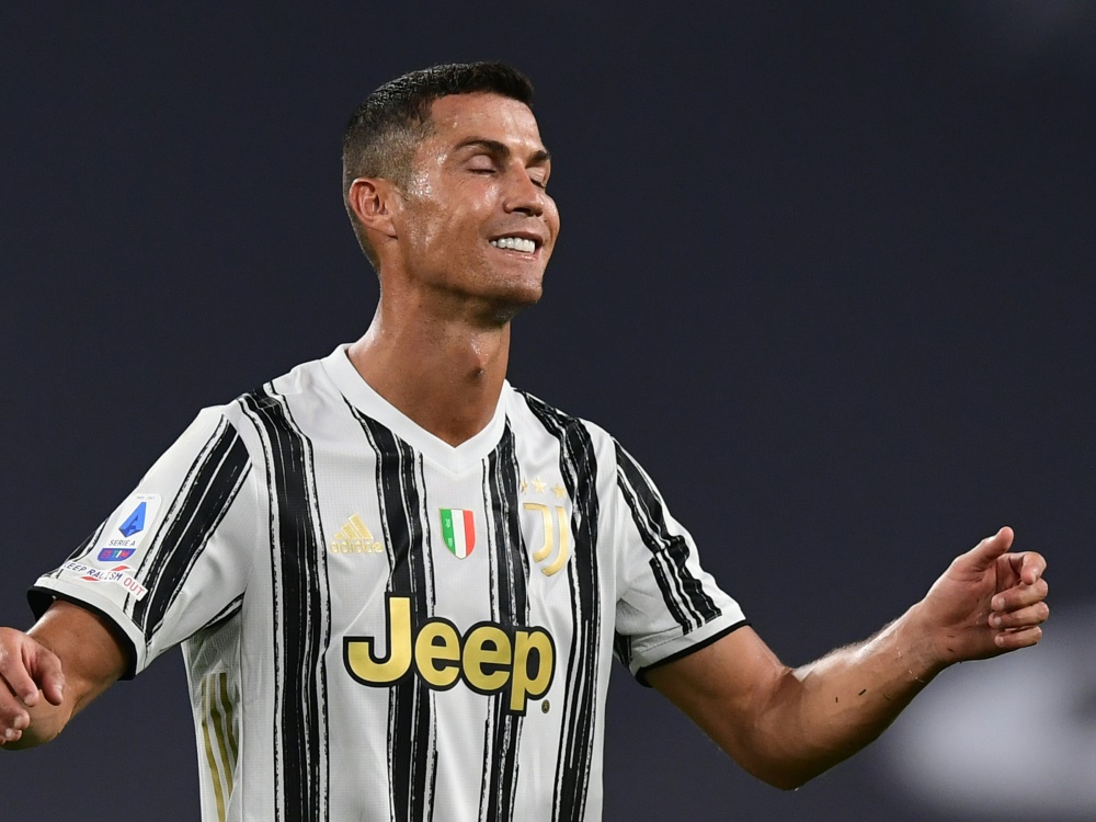 He's considered one of the greatest and highest paid soccer players of all time. Cristiano Ronaldo Haus Italien . Italien: Ronaldo bleibt der Topverdiener der Serie A