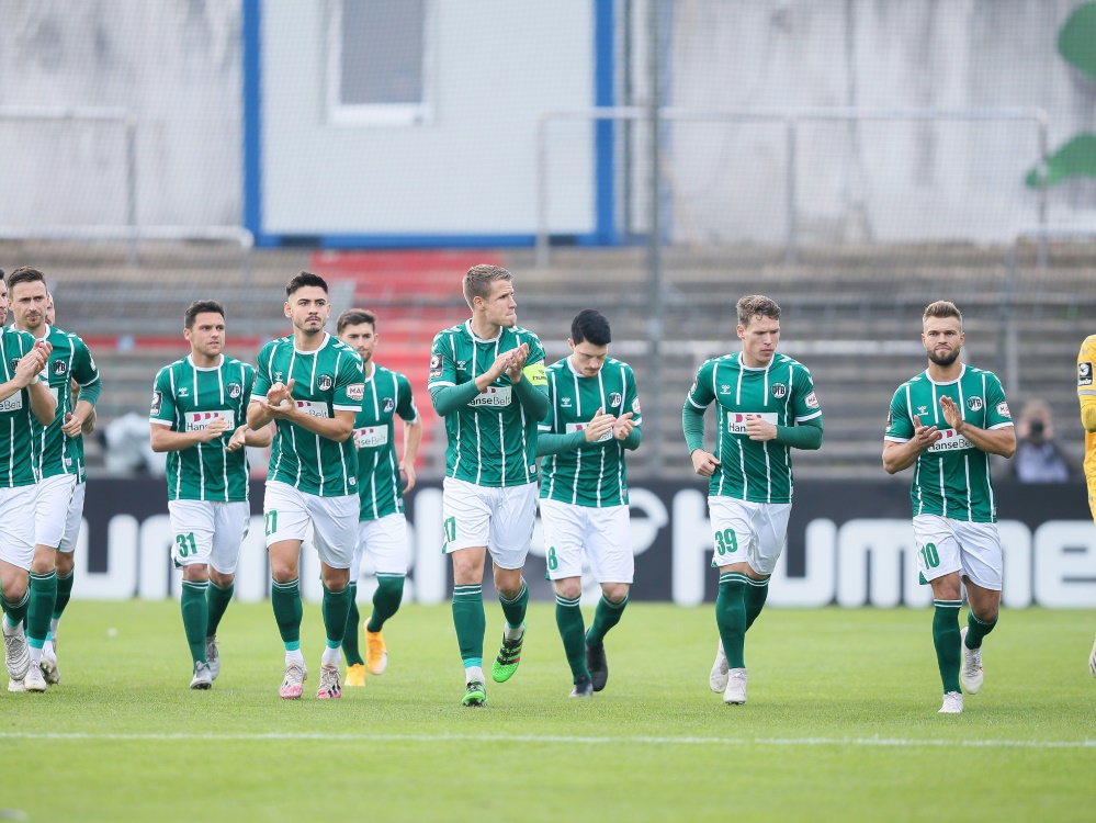 Aufsteiger VfB Lübeck feiert den zweiten Saisonsieg. ©FIRO/SID