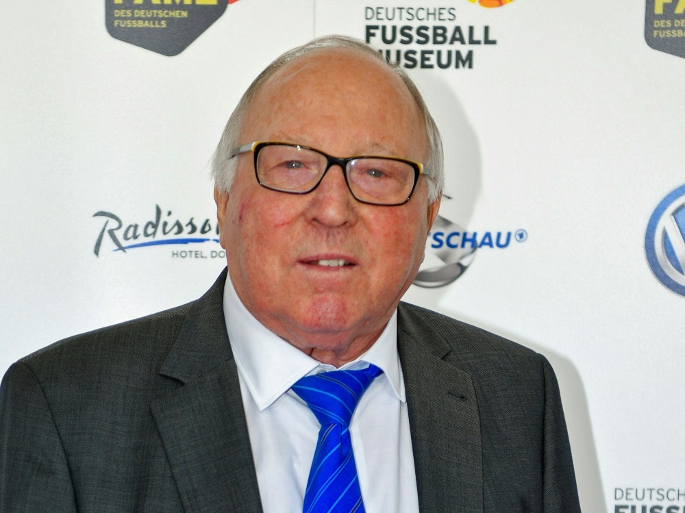 Wegen eines Schwächeanfalls im Krankenhaus: Uwe Seeler.
