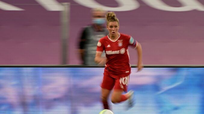 adcd8b2339c32343b04f62476773e1034c0edd0f Linda Dallmann und die Bayern marschieren. ©SID JAVIER SORIANO