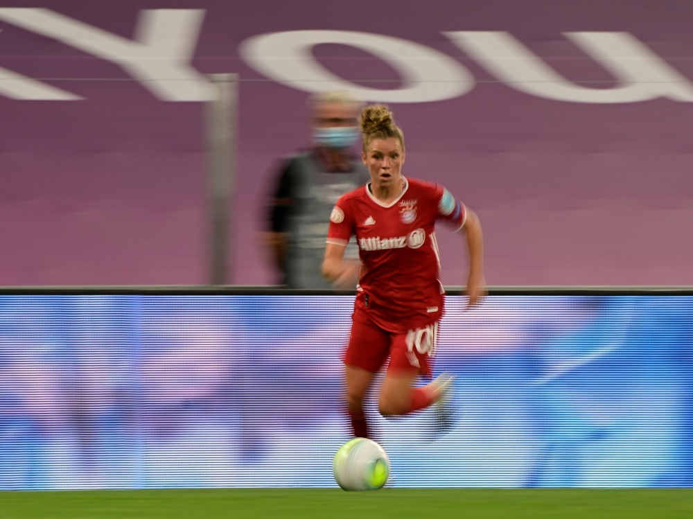 Linda Dallmann und die Bayern marschieren. ©SID JAVIER SORIANO