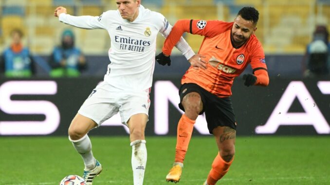 Toni Kroos droht mit Real das CL-Aus. ©SID SERGEI SUPINSKY