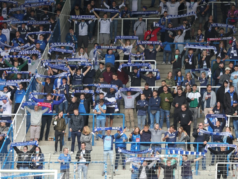 Fußball: Fans wünschen sich mehr Zuschauer in Stadien. ©FIRO/SID 