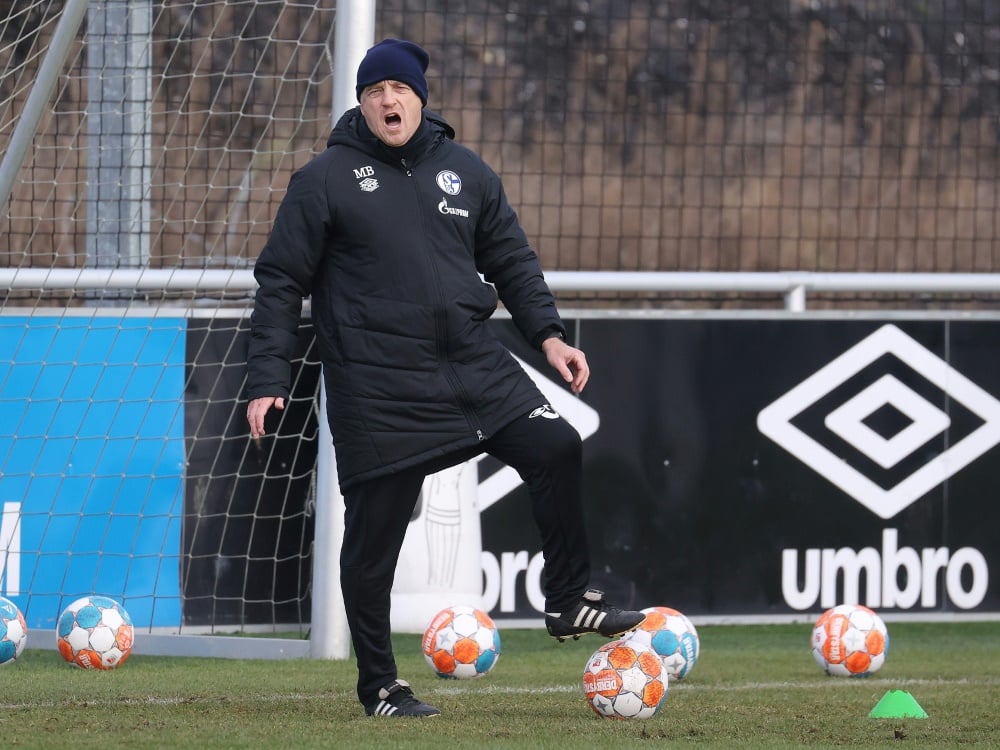 Mike Büskens übernimmt das Traineramt bei Schalke 04. ©FIRO/SID 