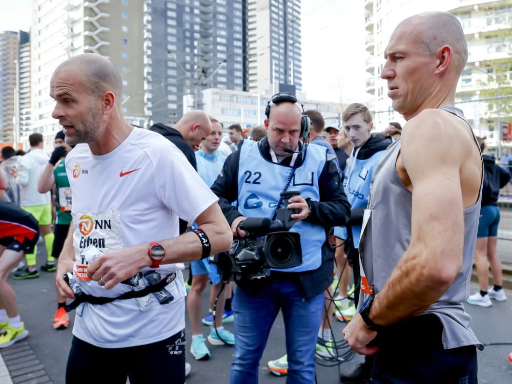 Arjen Robben (r.) ist seinen ersten Marathon gelaufen. ©ANP/SID KOEN VAN WEEL