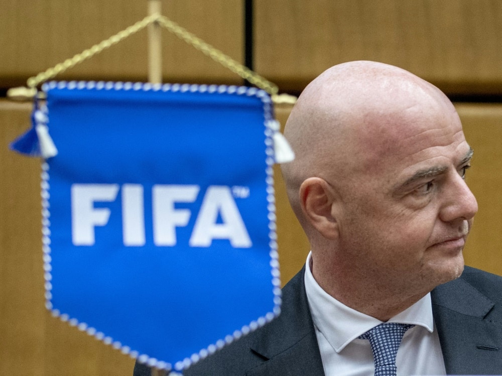 FIFA will Klubs aus Katar unterstützen (© AFP/SID/JOE KLAMAR)
