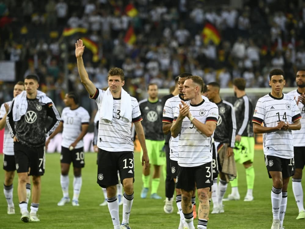 Die DFB-Elf feiert den Sieg gegen Italien (© AFP/SID/INA FASSBENDER)