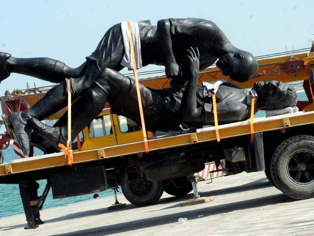 Kopfstoß-Statue soll wieder aufgestellt werden (© AFP/SID/)