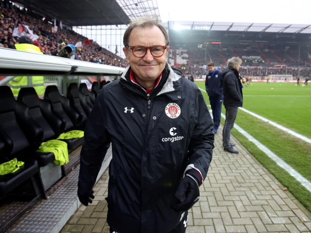 Trainer-Urgestein Ewald Lienen verlässt St. Pauli (© FIRO/FIRO/SID/)