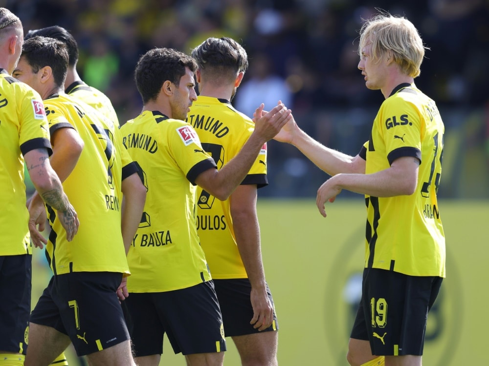 Brandt (r.) erzielt einzigen BVB-Treffer beim Testspiel (© FIRO/FIRO/SID/)