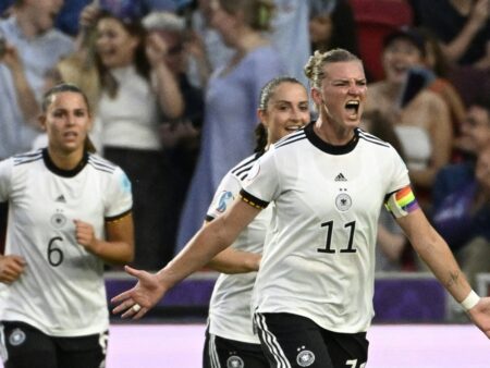 Deutschland gewinnt 2:0 gegen Spanien | Frauen-Euro 2022