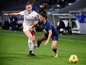 Leverkusen verlängert mit Abwehrspielerin Marti