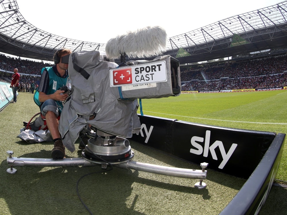 Kombi-Angebot von Sky und Dazn (© FIRO/FIRO/SID/)