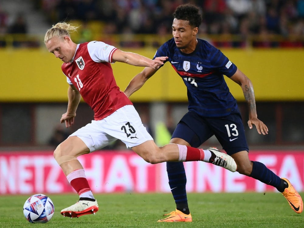 Schlager (l.) möchte Laimer nicht beeinflussen (© AFP/SID/FRANCK FIFE)