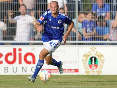 Schalke müht sich zu Testspiel-Sieg gegen Verl