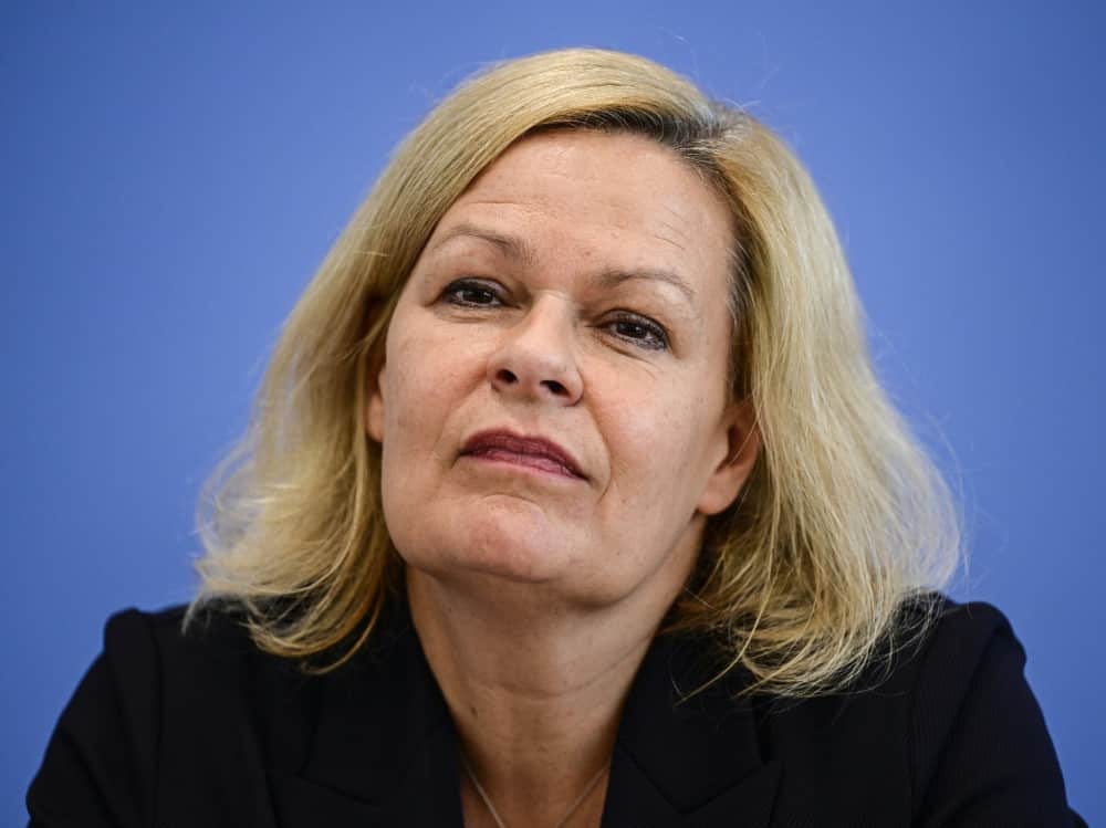 Nancy Faeser rät von WM-Boykott ab (© AFP/SID/JOHN MACDOUGALL)