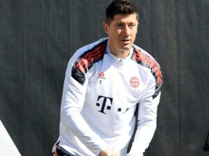 Robert Lewandowski trainiert beim FC Bayern mit