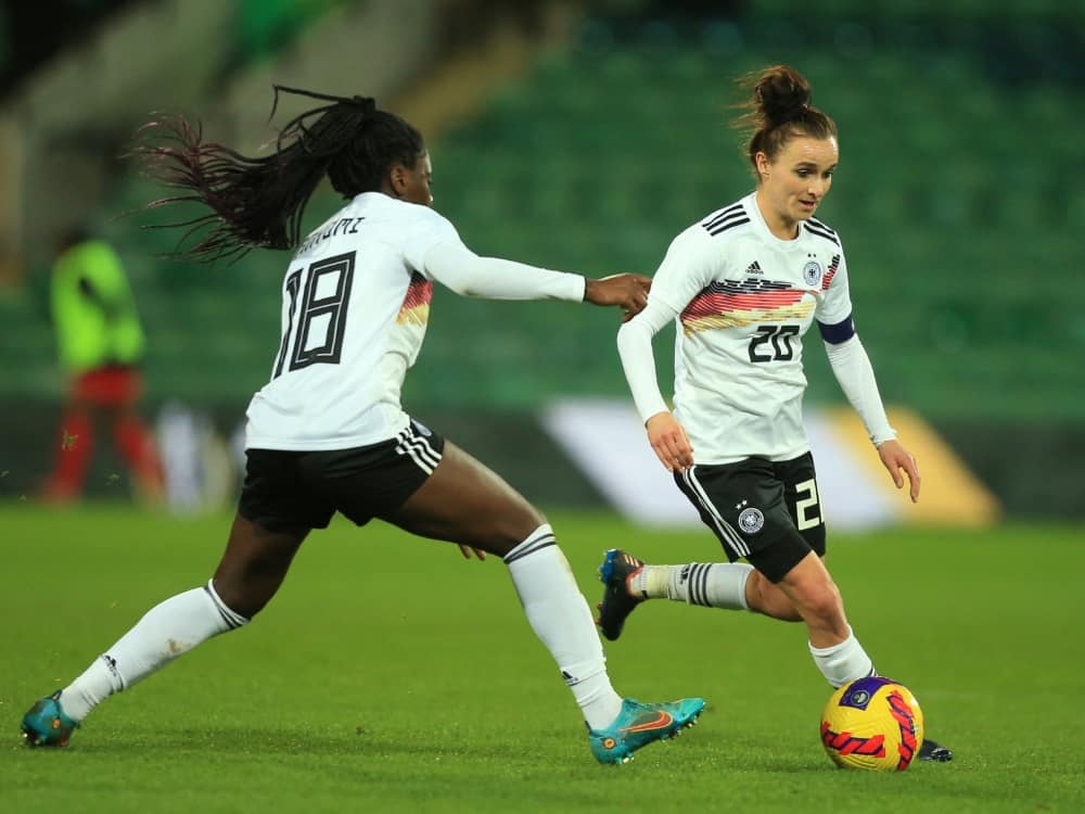 Die deutschen Frauen starten zuversichtlich in die EM (© AFP/SID/LINDSEY PARNABY)