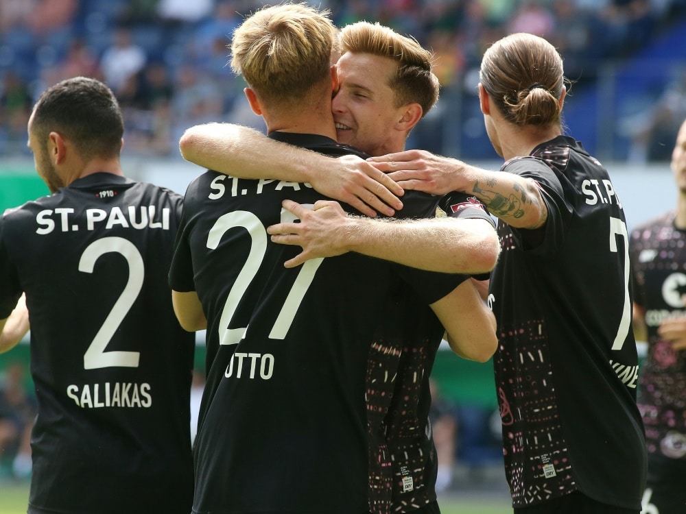 Der FC St. Pauli bezwingt Magdeburg deutlich mit 3:0 (© FIRO/FIRO/SID/)