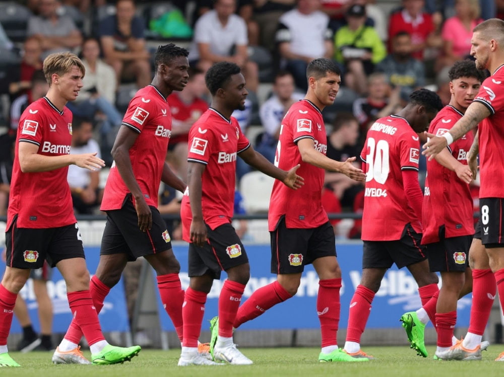 Leverkusen trifft im Topspiel am Samstag auf Dortmund (© FIRO/FIRO/SID/)