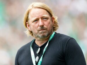 Causa Karazor: Mislintat verärgert über Fan-Banner in Bremen