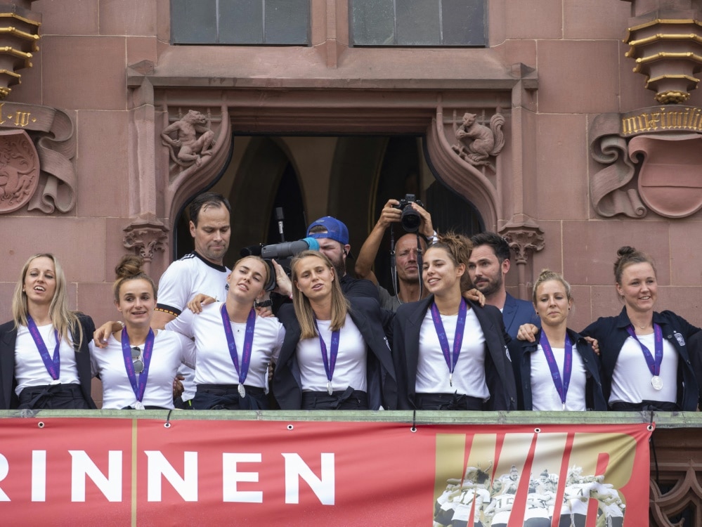 DFB-Frauen springen drei Plätze auf Rang zwei (© AFP/SID/ANDRE PAIN)