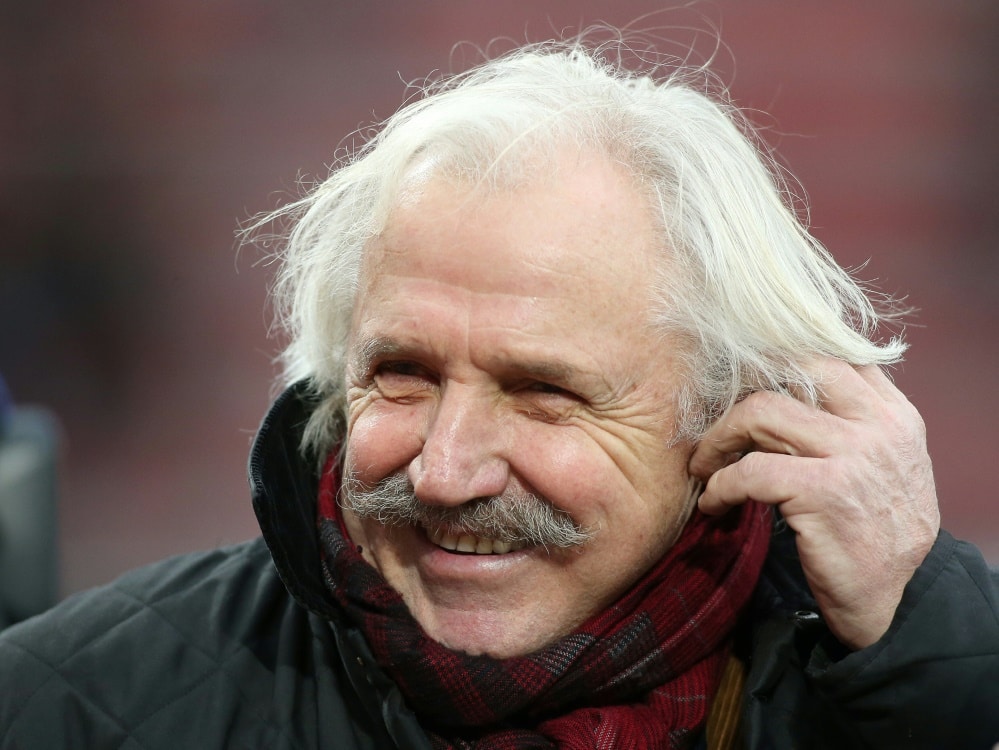Stepanovic sieht Eintracht Frankfurt auf einem guten Weg (© FIRO/FIRO/SID/)