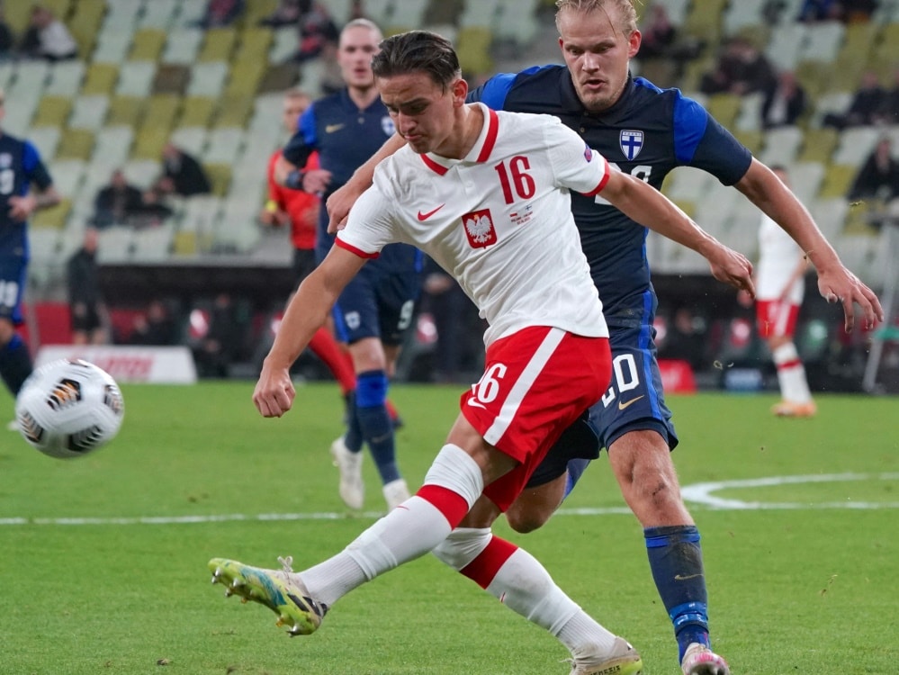 Karbownik wechselt als Leihbasis zu Fortuna Düsseldorf (© AFP/SID/JANEK SKARZYNSKI)