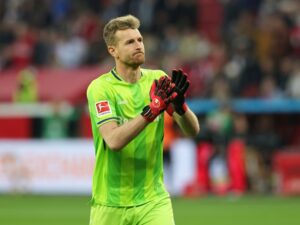 Bayer verlängert mit Kapitän Hradecky
