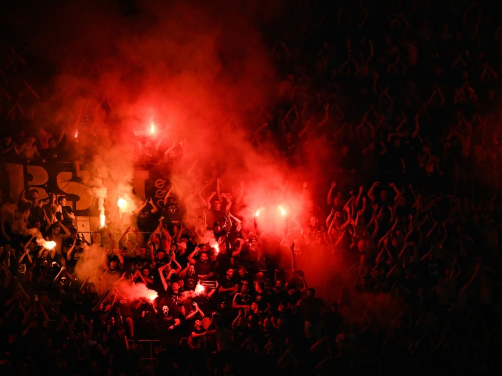 Szenen aus dem Spiel zwischen Mailand und Zagreb (© AFP/SID/MIGUEL MEDINA)