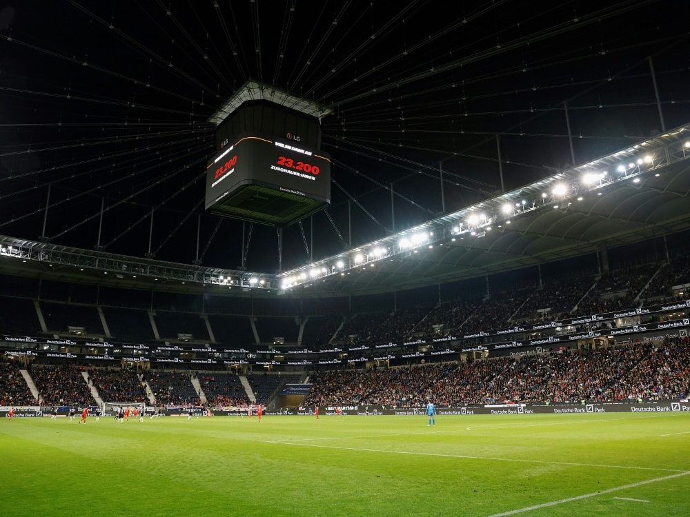 23.200 Fans verfolgten das Eröffnungsspiel in Frankfurt (© FIRO/FIRO/SID/Heiko Becker)