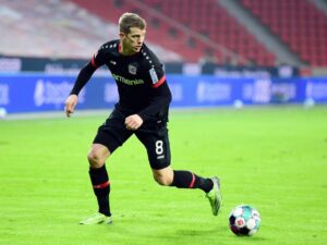 Ex-Kapitän Bender zum siebten Bayer-Ehrenspielführer ernannt