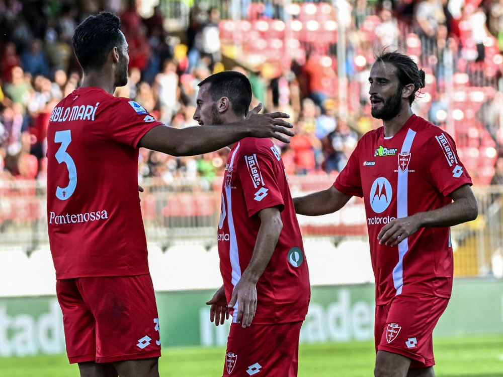 Serie A ohne Rücksicht auf Mari (l.) und Monza Calcio (© AFP/SID/MIGUEL MEDINA)