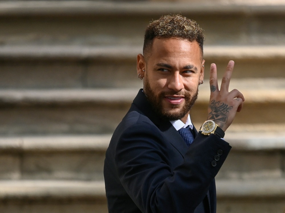 Die Anklage gegen Neymar wurde fallen gelassen (© AFP/SID/JOSEP LAGO)