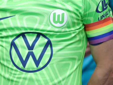 Wolfsburg Spieler ohne Maske im Zug