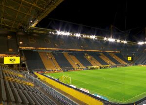 Champions League: Dortmund muss gegen FC Chelsea im Achtelfinale bestehen Borussia Dortmund Fußballstadion ohne Fans