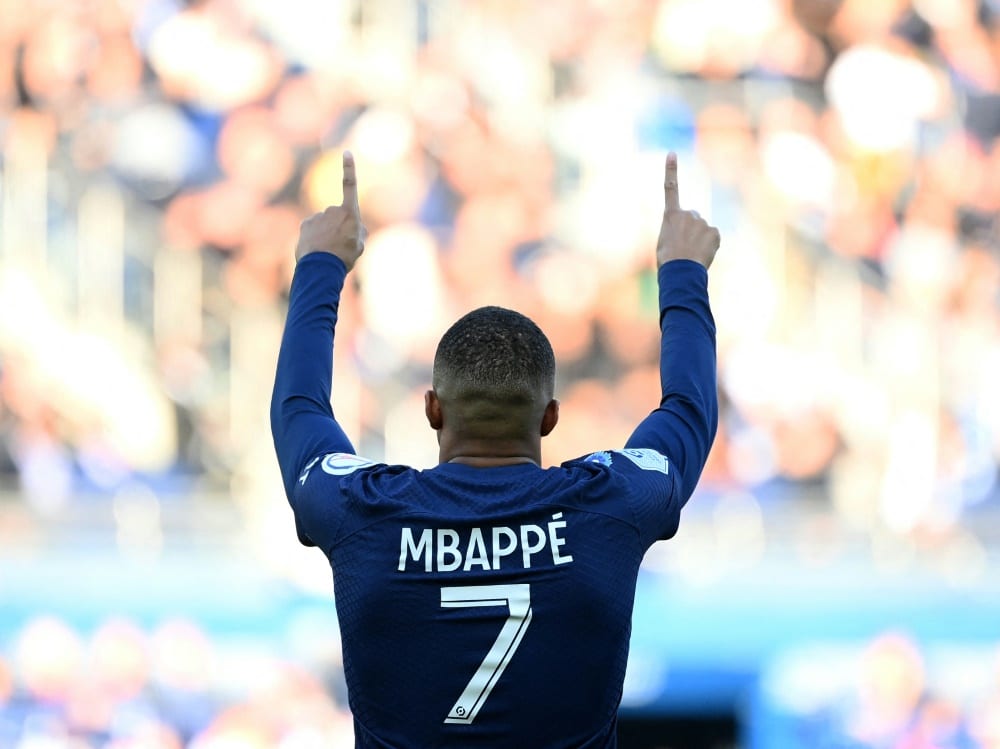 Auch Kylian Mbappe trifft beim PSG-Sieg gegen Auxerre (© AFP/SID/FRANCK FIFE)