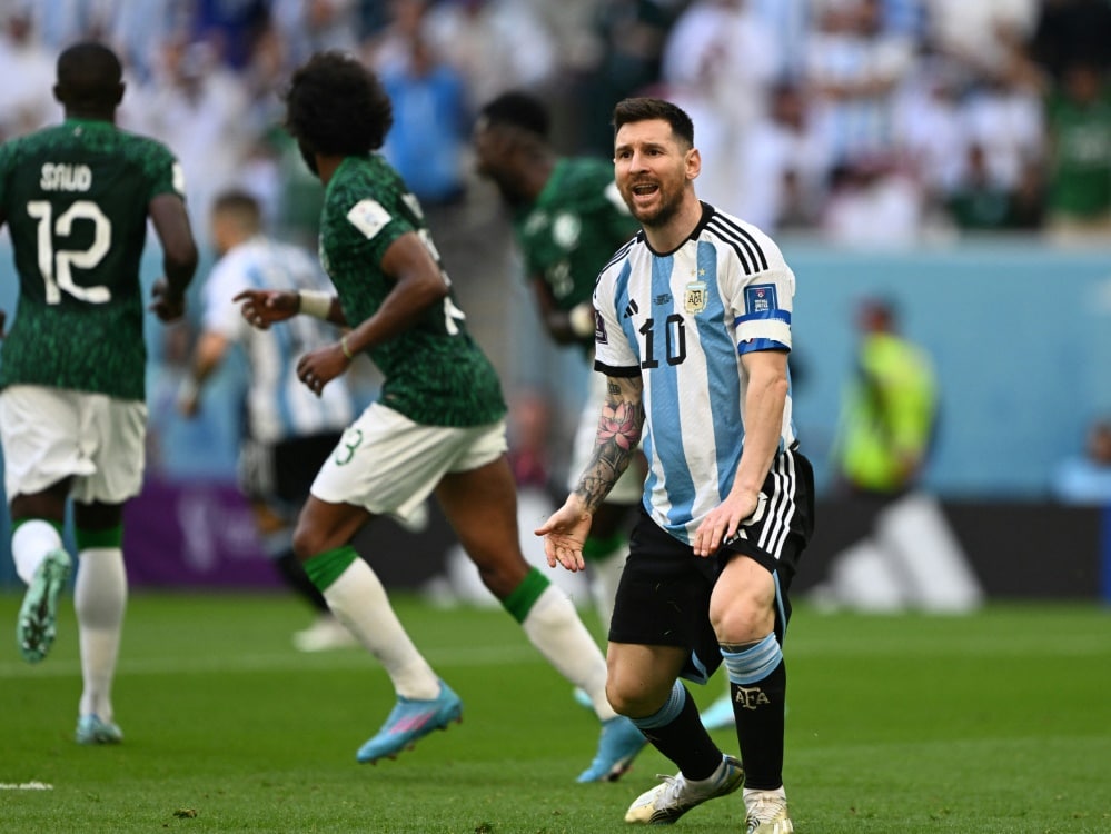 Lionel Messi zeigt sich nach der Niederlage enttäuscht (© AFP/SID/KIRILL KUDRYAVTSEV)